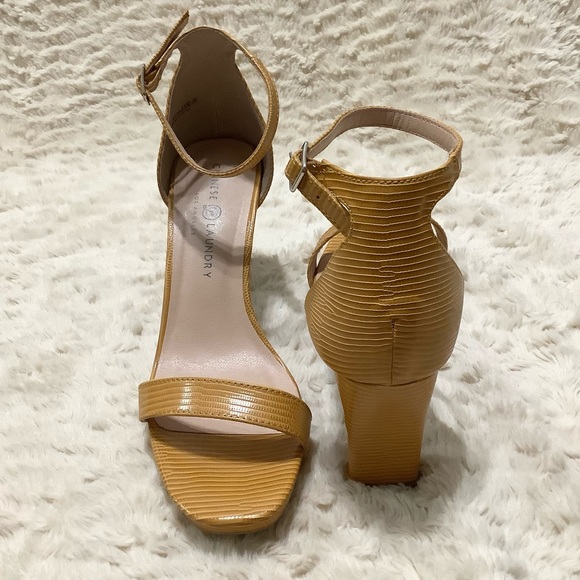 🛍️ CHINESE LAUNDRY Yellow Tinie Lizard Ankle Straps Heeled Sandal - Size 9.5 - Picture 8 of 15